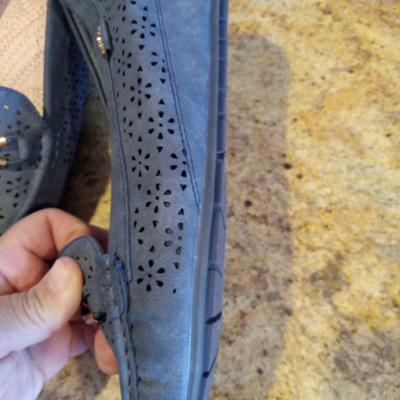 Shoes - Picture 2 of 4